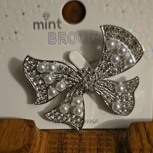 Mint Silver and Pearl Bow Brooch